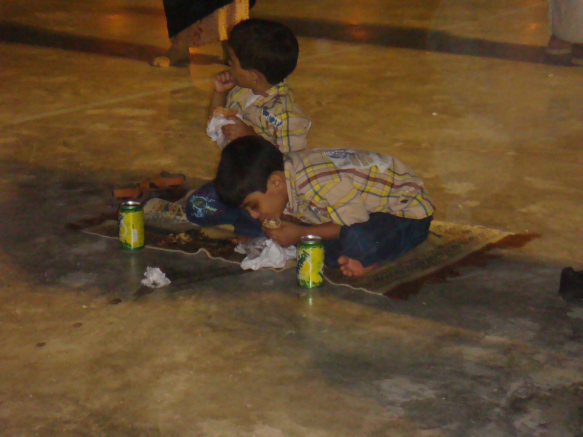 Pakistani children during Umrah at the Haram